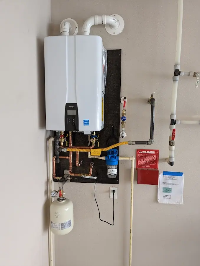 Professional plumber installing copper piping in a Euharlee home